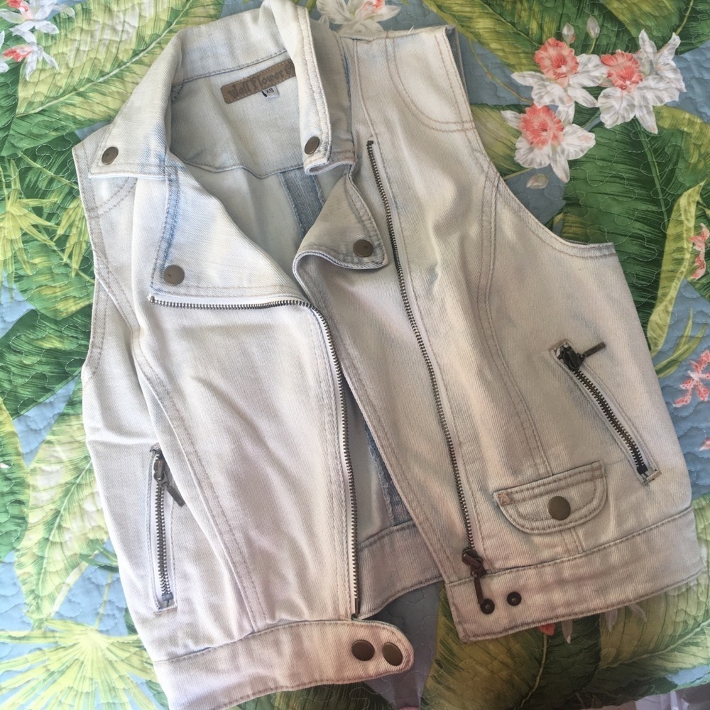 trendy vintage retro light denim cut off vest